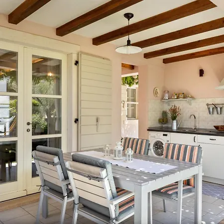Villa Beautiful Gf25 With Pool In *