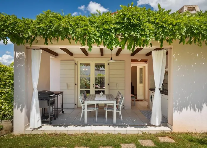 Villa Beautiful Gf25 With Pool In Visnjan