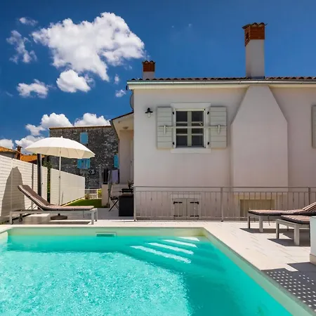 Beautiful Gf25 With Pool In فيلة Višnjan
