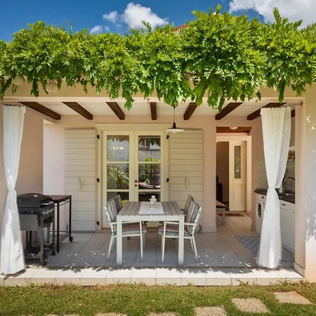 Villa Beautiful Gf25 With Pool In Višnjan