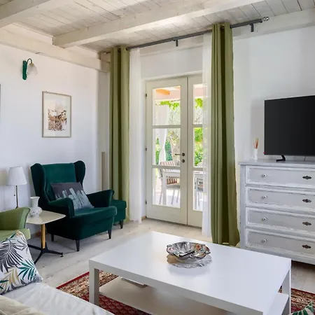 Beautiful Gf25 With Pool In Villa
