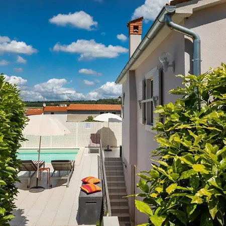 Beautiful Gf25 With Pool In Villa